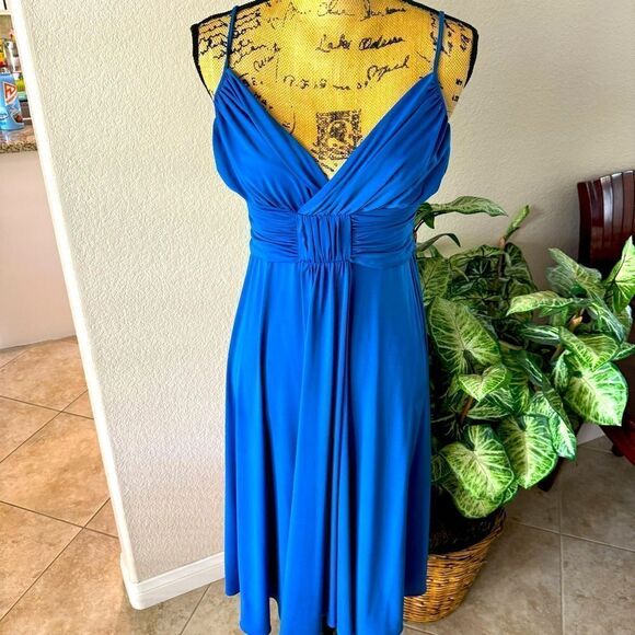 Blue V-Neck Dress with Ruched Waist - Fits Size M, Minor Flaws (Snags/Pilling) - Picture 1 of 8